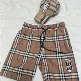 Burberry şortik kepka