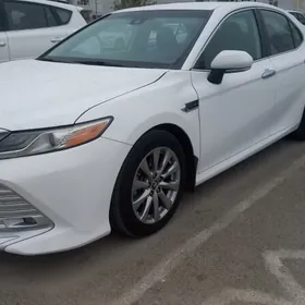 Toyota Camry 2018