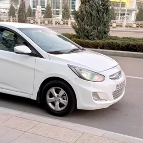 Hyundai Accent 2012