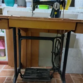 Советская швейная машина