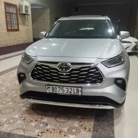 Toyota Highlander 2021