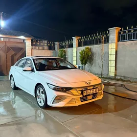 Hyundai Elantra 2024