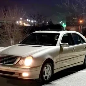 Mercedes-Benz E320 2001