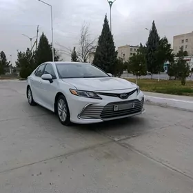 Toyota Camry 2021