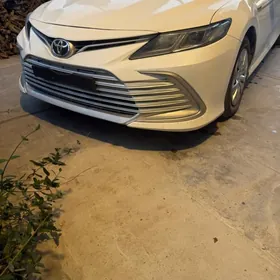 Toyota Camry 2021