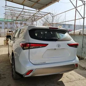 Toyota Highlander 2021