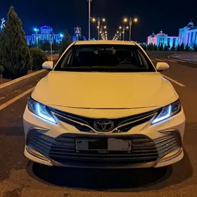Toyota Camry 2021