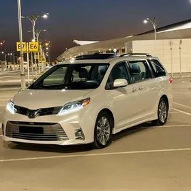 Toyota Sienna 2019