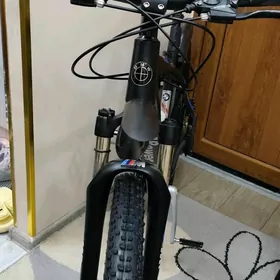 новый велосипед BMW