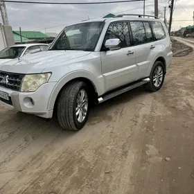 Mitsubishi Pajero 2010