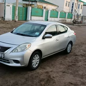 Nissan Versa 2012
