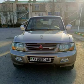 Mitsubishi Pajero 2001