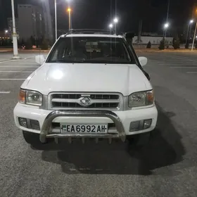 Nissan Pathfinder 2000