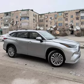 Toyota Highlander 2021