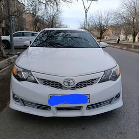 Toyota Camry 2014