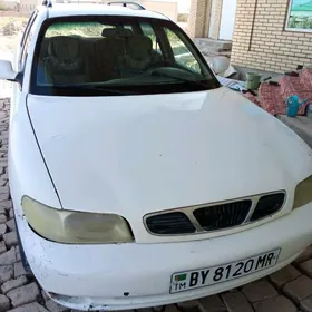 Daewoo Nubira 1998