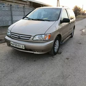 Toyota Sienna 2002