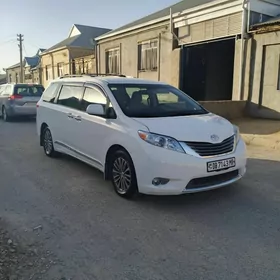 Toyota Sienna 2011