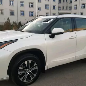 Toyota Highlander 2021