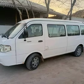Toyota Hiace 2005