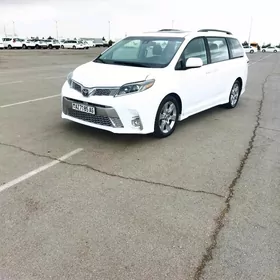 Toyota Sienna 2019