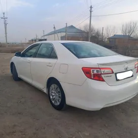 Toyota Camry 2014