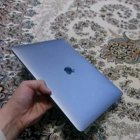 MacBook Pro i5