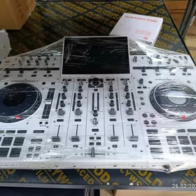 DENON DJ PRIME 4+