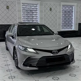 Toyota Camry 2021