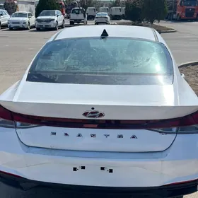 Hyundai Elantra 2022