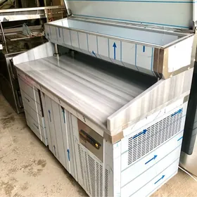 pizza mramyr stol holodilnik