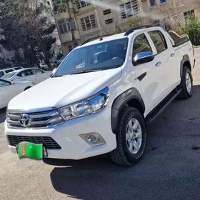 Toyota Hilux 2021