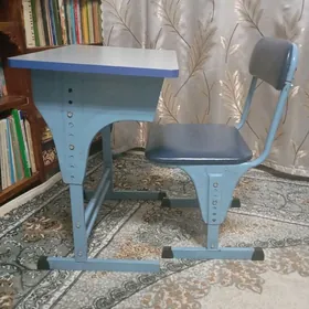 детский стол со стулом