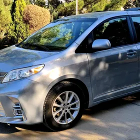 Toyota Sienna 2017