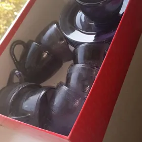 чашечки с блюдцами