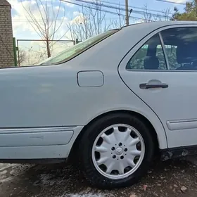 Mercedes-Benz E320 1996
