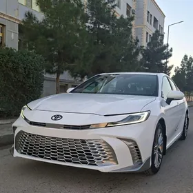 Toyota Camry 2025