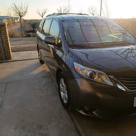 Toyota Sienna 2011