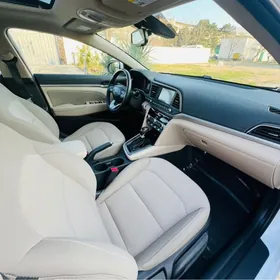 Hyundai Elantra 2019