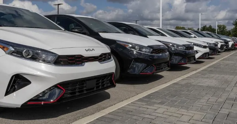 Dünýäde täze awtoulaglaryň satuwy peseldi