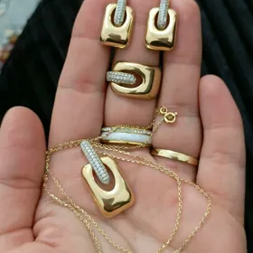 Gyzyl komplekt nabor