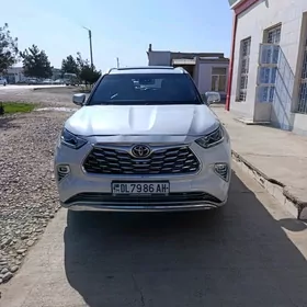 Toyota Highlander 2021