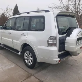 Mitsubishi Pajero 2013