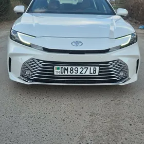 Toyota Camry 2025
