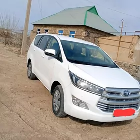 Toyota Innova 2020