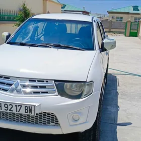 Mitsubishi L200 2012