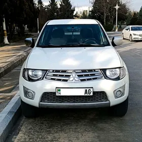 Mitsubishi L200 2010