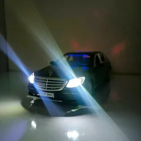 Mercedes Demir Masyn