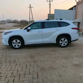 Toyota Highlander 2021