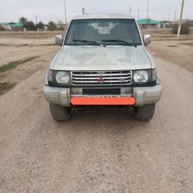 Mitsubishi Pajero 1993